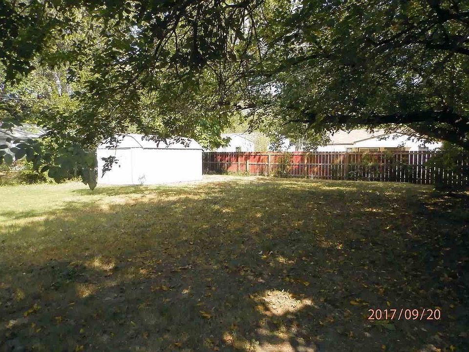 2nd image of 1838 S Edgemoor Dr