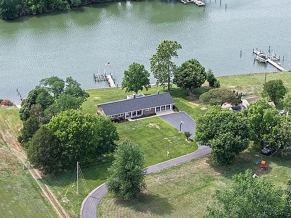 3rd image of 38884 Collinwood Dr