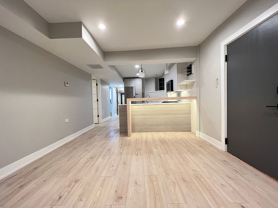 1st image of 1826 W Evergreen Ave #G