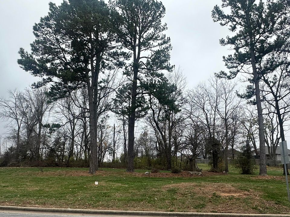 2nd image of 806 E Tracker Road