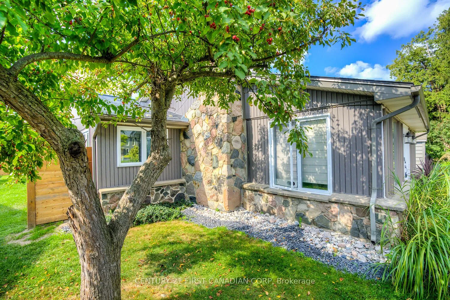 2 bed, $1,595 — Photo 1