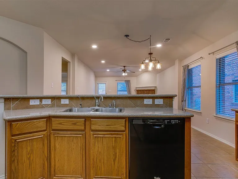 2108 Hayes St — Photo 18