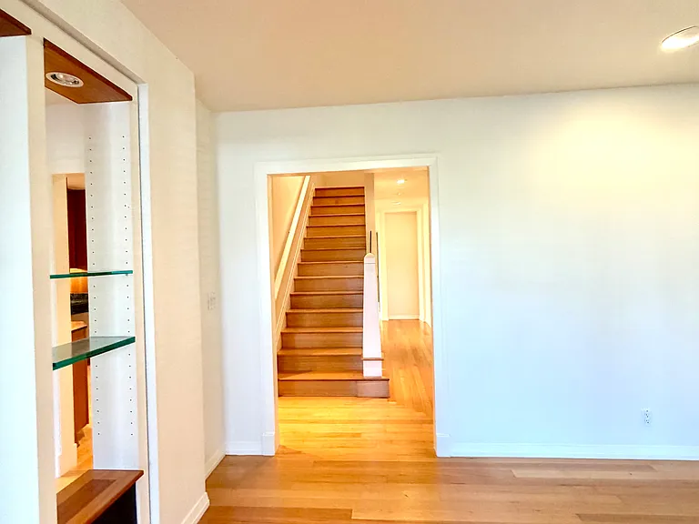 172 Middlecrest Rd — Photo 35