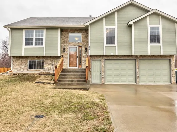 525 Hillbrook Dr, Lansing, KS 66043