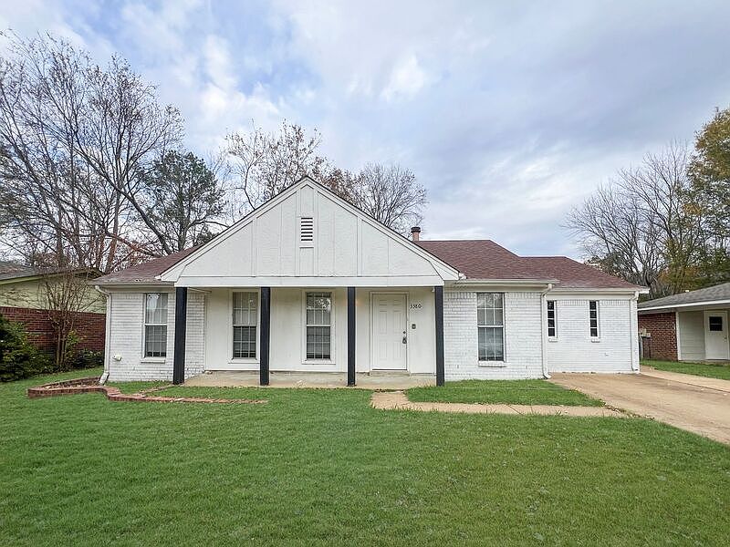 1st image of 3380 Laurel Dr