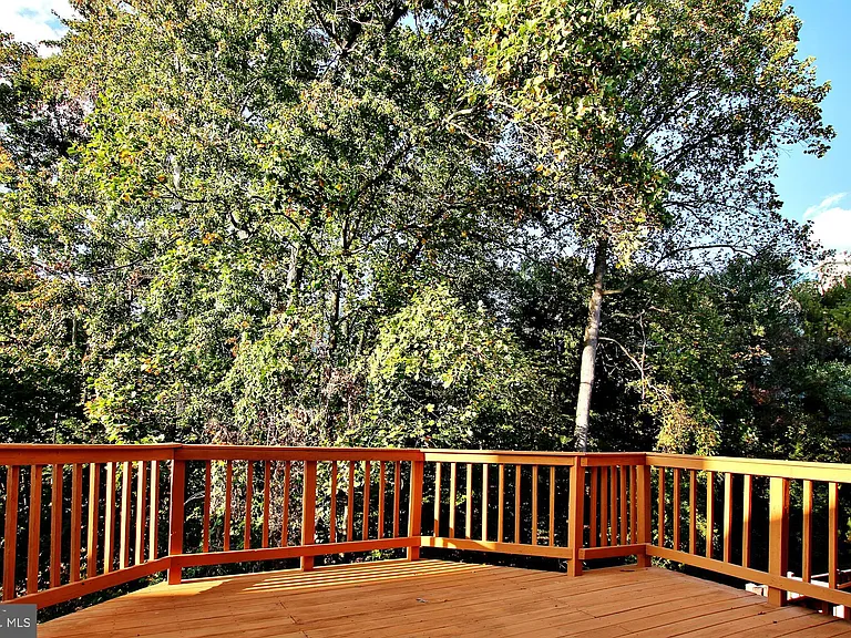 7321 Mallory Ln — Photo 6