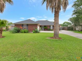 110 Falcon Ln, Victoria, TX 77905
