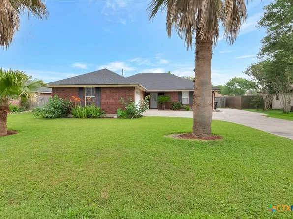 110 Falcon Ln, Victoria, TX 77905