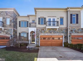 18395 Eagle Point Sq, Leesburg, VA 20176