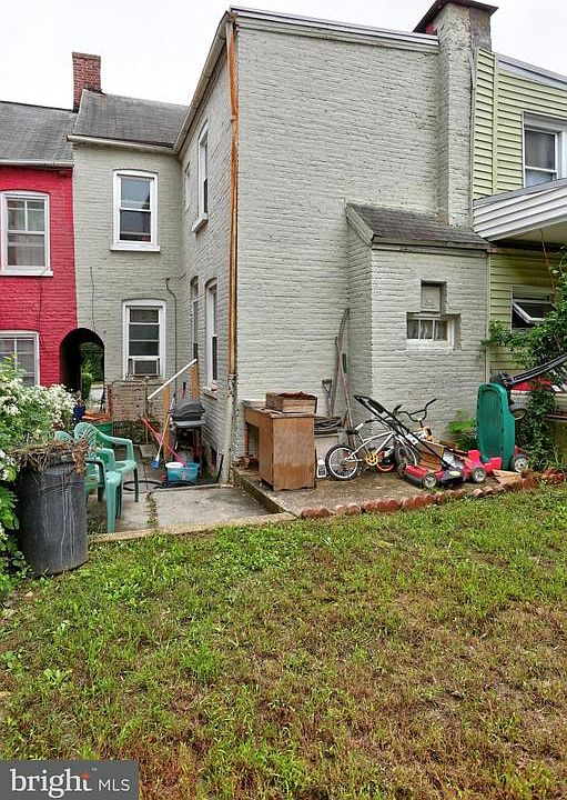 2nd image of 417 Laurel St