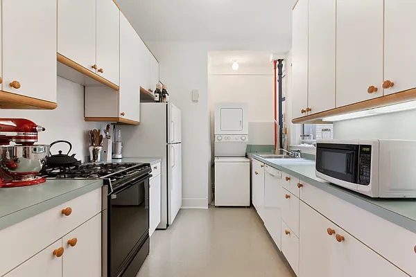 Sold by Janet Aimone Robilotti & Associates | media 12