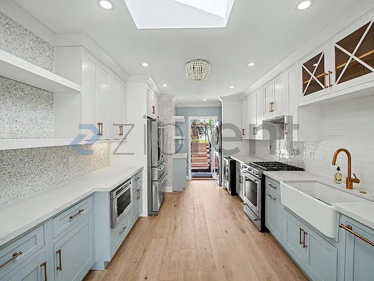 517 Sapphire St — Photo 11