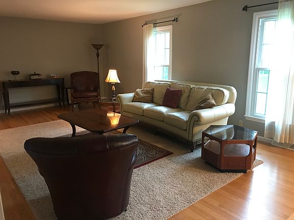 3rd image of 8381 Squirrelridge Dr