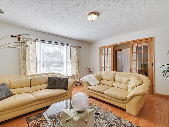 3rd image of 3105 Lewis Crown Dr