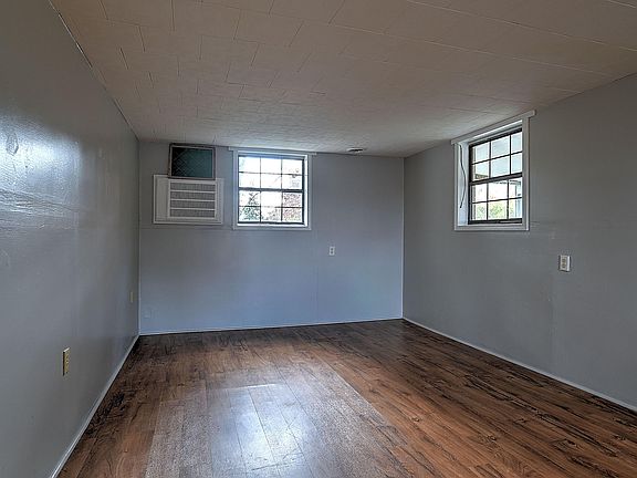 5th image of 265 W Hogan Ln