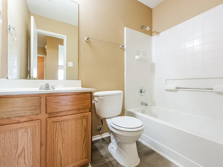 1324 Burleson St — Photo 14