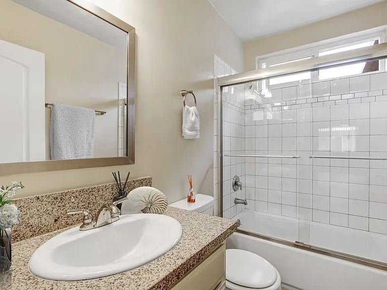 Woodman Apartments — Photo 33