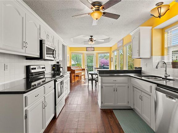 5th image of 707 SW Graystone Dr