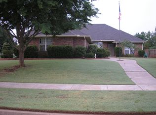 1704 Churchill Rd, Yukon, OK 73099