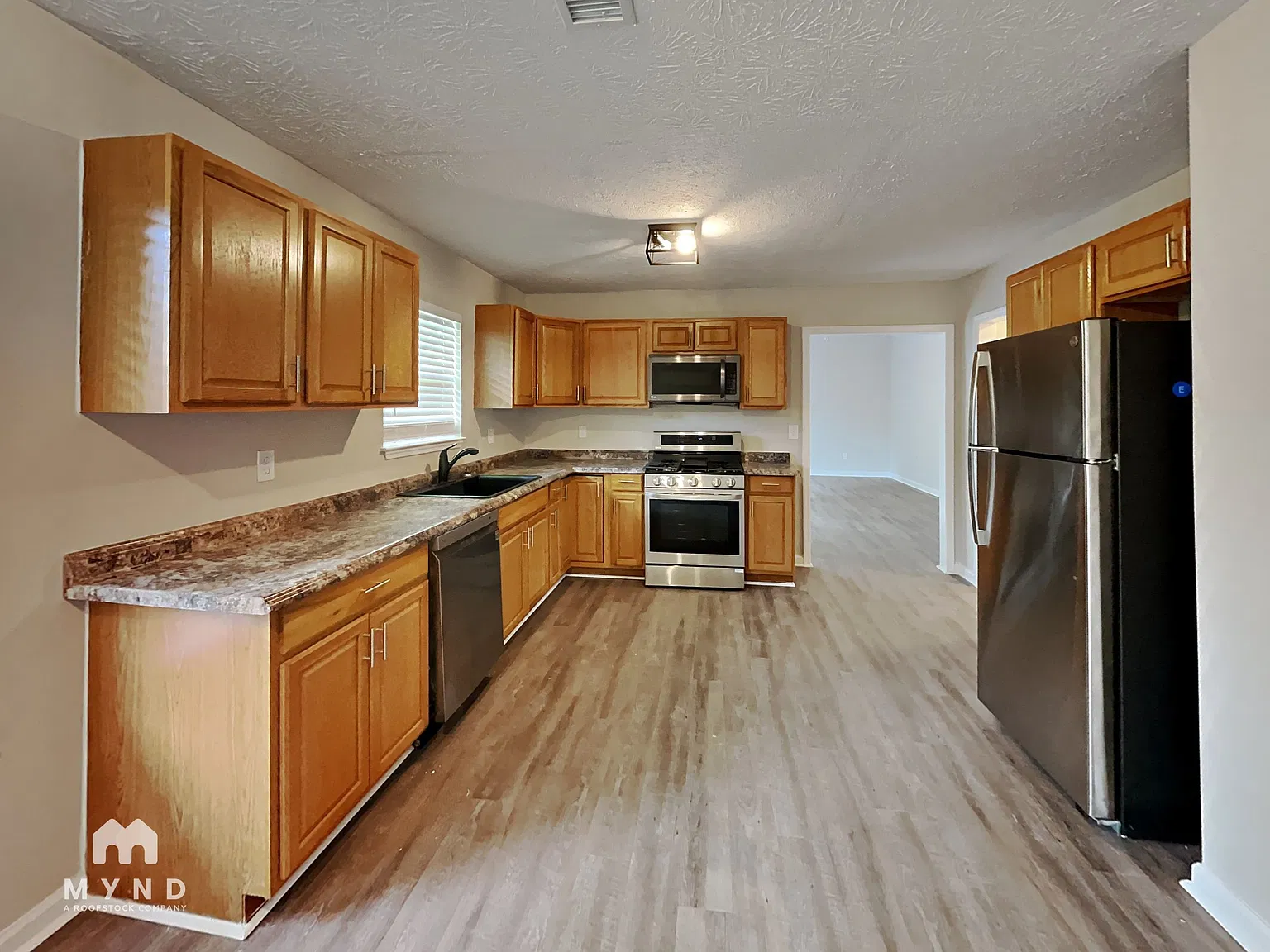 3 bed, 2.5 bath, 2526 sqft, $2,225 — Photo 2