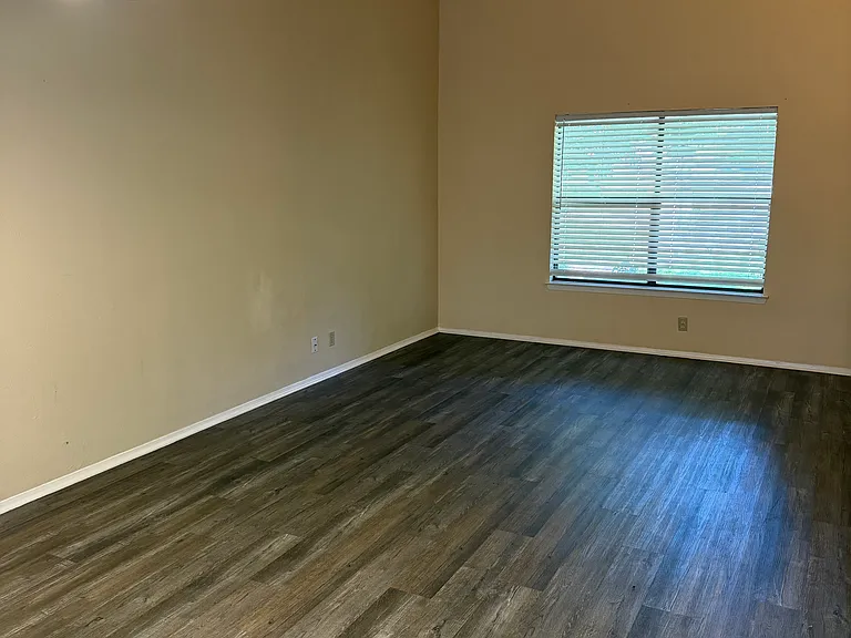 8446 Timber Gln — Photo 4