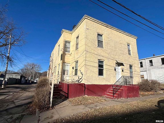 2nd image of 520 Cedar St