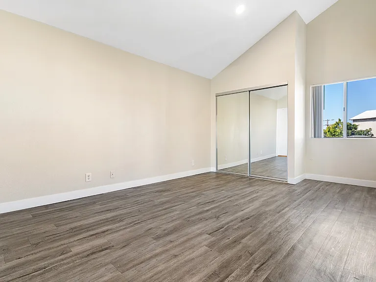 1626 Malcolm Ave — Photo 15