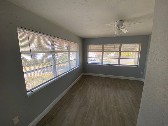 4th image of 31606 Anderson Dr