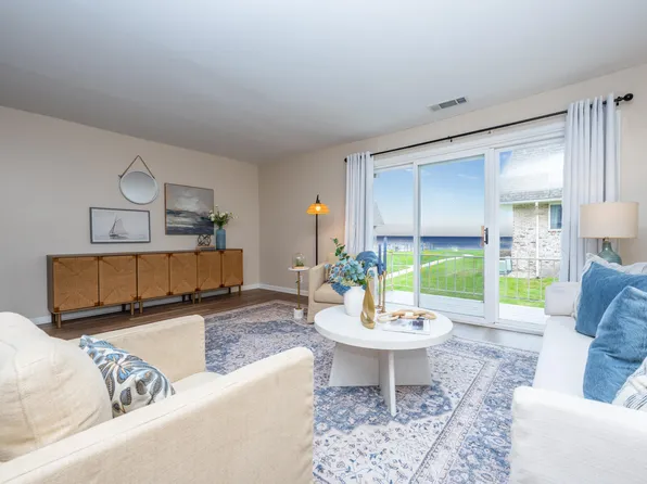 3618 Lakeshore Dr #8, Saint Joseph, MI 49085