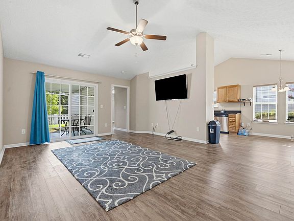 3rd image of 154 Heath Dr.