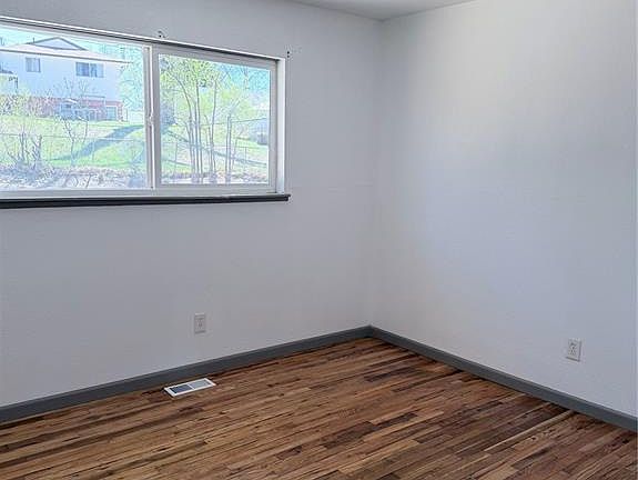 5th image of 1123 Royale Dr