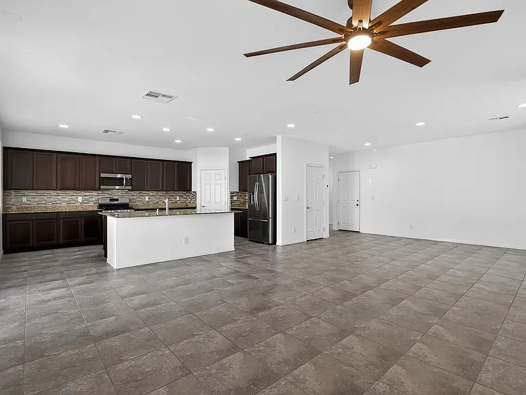 5841 Delaney Falls St — Photo 11