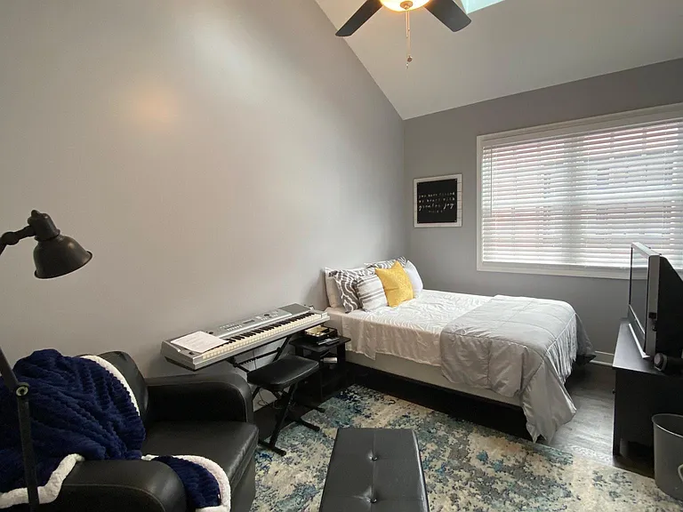 2350 W Harrison St #4 — Photo 8