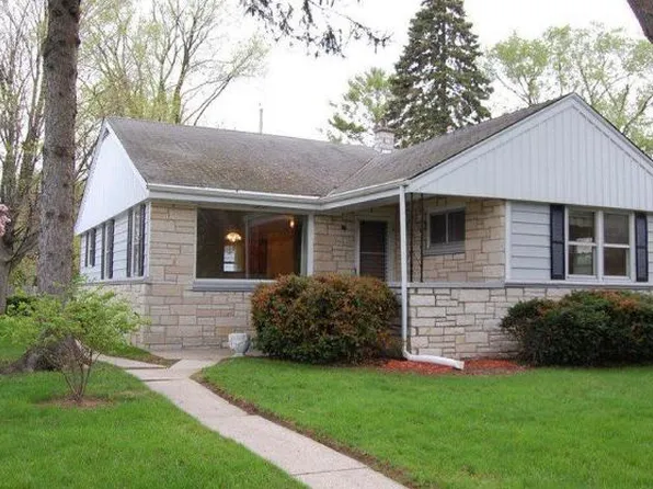 6449 N Green Bay Ave, Glendale, WI 53209