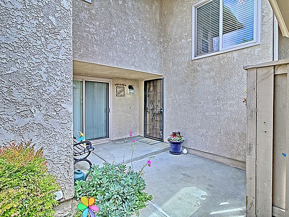 2nd image of 912 Tennyson Ln