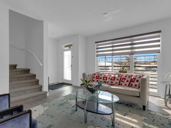 352 S Belmont Ave SW, Calgary, AB T2X 4H8