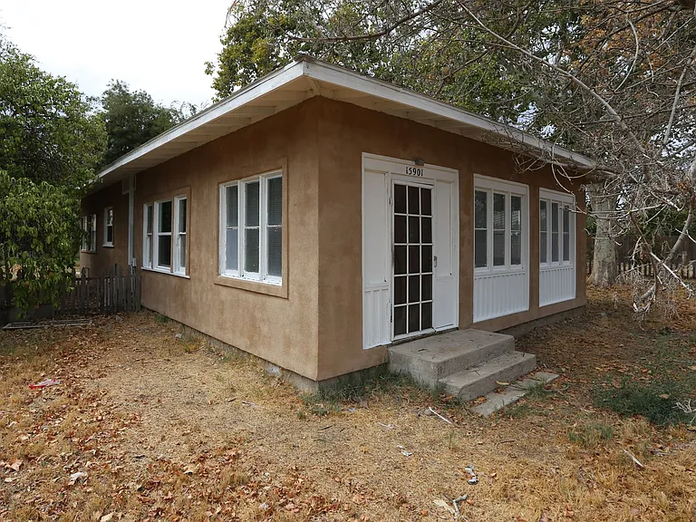 15901 W Stephens St — Photo 1