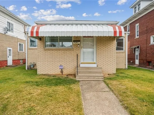 1202 Dallas Ave, Natrona Heights, PA 15065