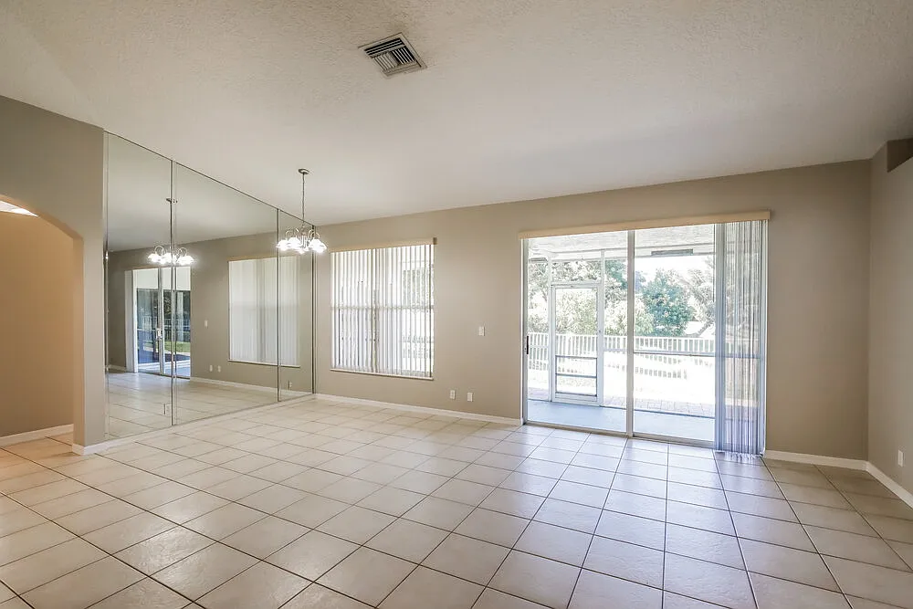 3 bed, 2.0 bath, 2023 sqft, $2,985 — Photo 4