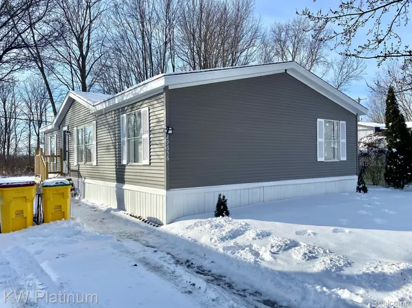 29656 Jamestown Dr, New Baltimore, MI 48051