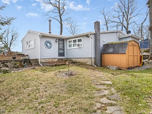 331 Squaw Trl, Hopatcong Boro, NJ 07821
