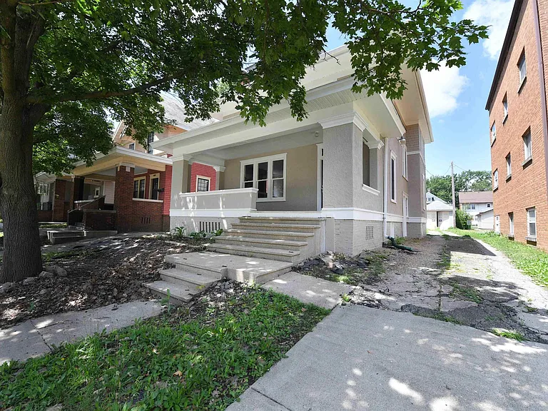 1027 N University St — Photo 65