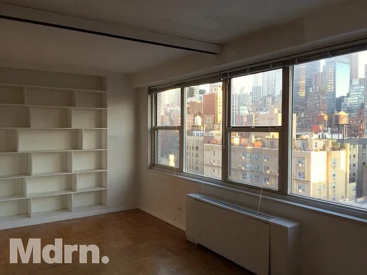 Rented by Mdrn Residential | media 10