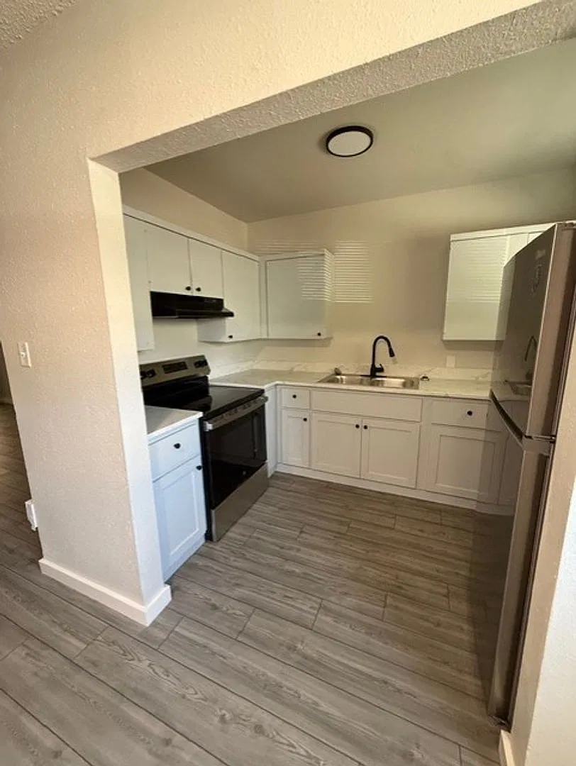 2 Bed, 1 Bath for Rent! — Photo 1