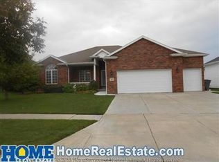 8015 Hunters Ridge Rd, Lincoln, NE 68516