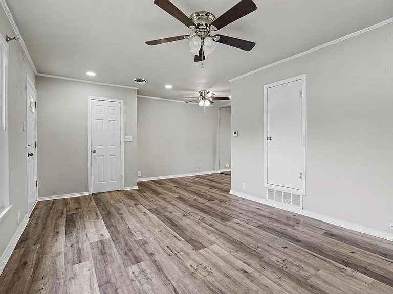 2407 N Shannon St — Photo 3