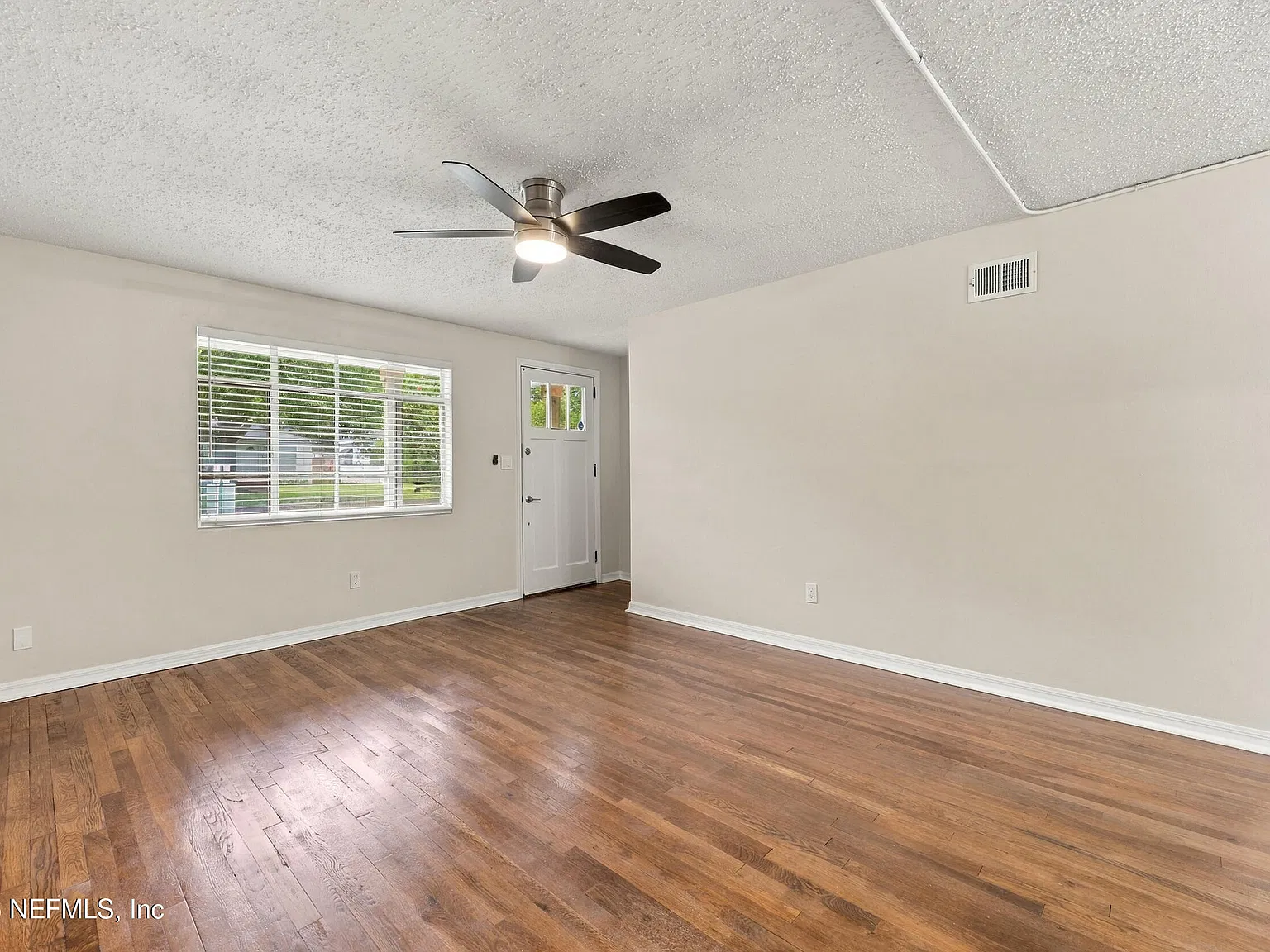 2 bed, 1.0 bath, 1100 sqft, $1,700 — Photo 2
