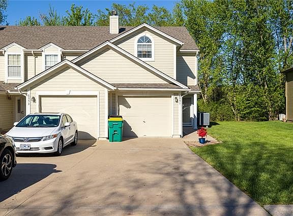 2nd image of 6051 NE Moonstone Dr