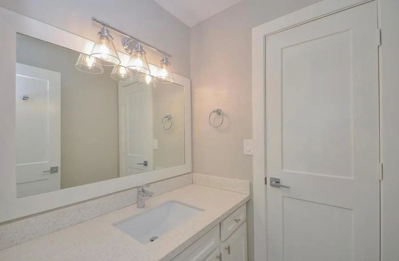 3 bed, 2.0 bath, 2662 sqft, $1,750 — Photo 4