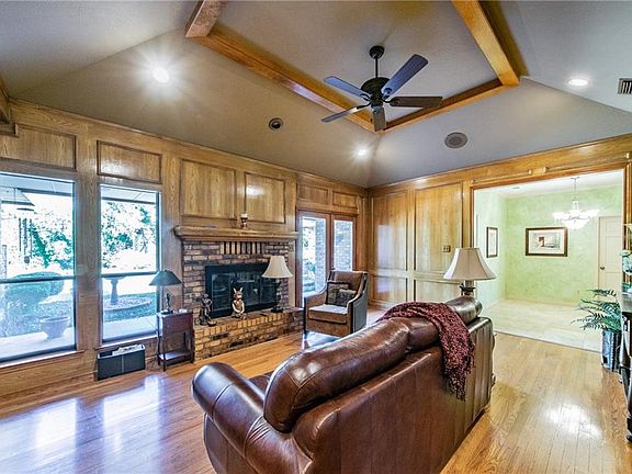 2nd image of 512 Estate Dr